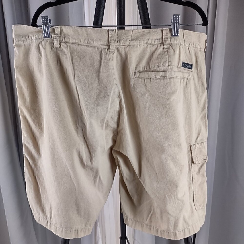Columbia Men’s Tan, Beige, Multi Pocket Hiking, Casual Cotton Shorts Size 40X10 - Picture 4 of 10